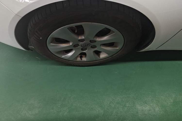 Used Buick Regal 2015 2.0L Leading Fashion Edition Left Front Wheel Hub