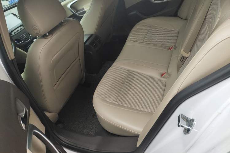 Used Buick Regal 2015 2.0L Leading Fashion Edition Left Rear Seat