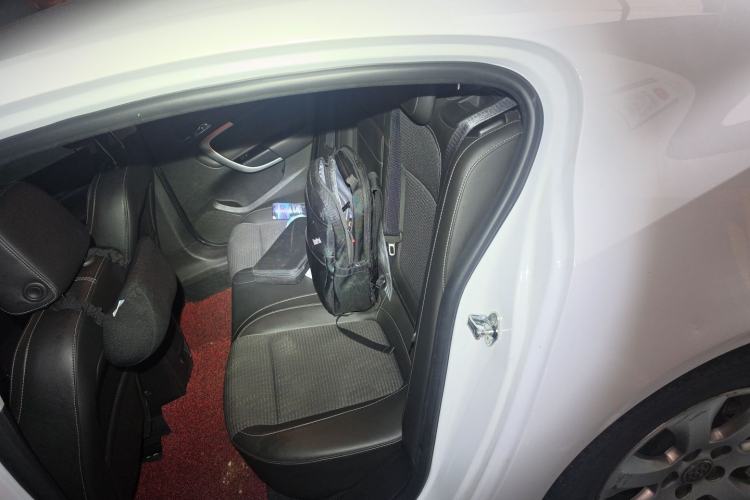 Used Buick Regal 2015 1.6T Leading Technology Model Left Rear Seat
