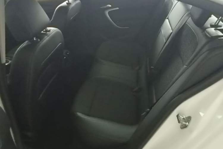 Used Buick Regal 2015 1.6T Leading Technology Model Left Rear Seat