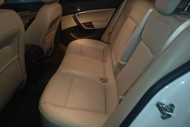 Used Buick Regal 2015 2.0L Leading Fashion Edition Left Rear Seat