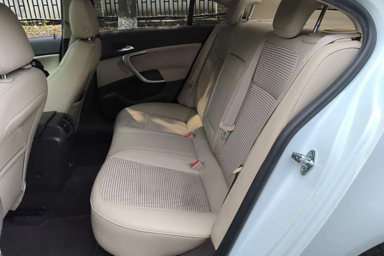 Used Buick Regal 2015 2.0L Leading Fashion Edition Left Rear Seat