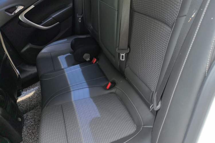 Used Buick Regal 2015 1.6T Leading Technology Model Left Rear Seat