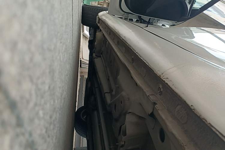Used Buick Regal 2015 1.6T Elite Tech Model Left Side Sill