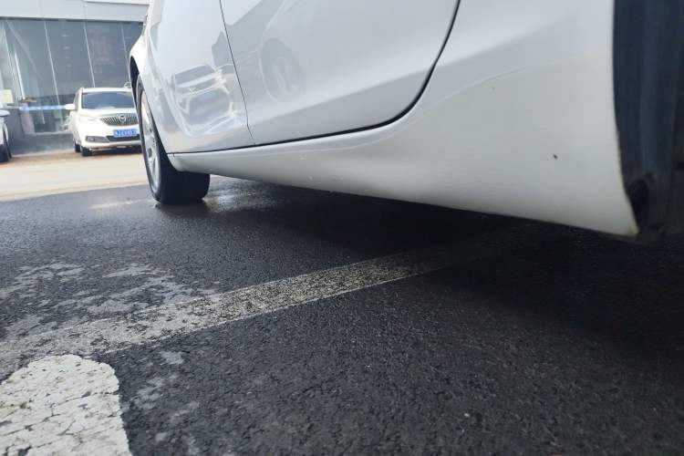 Used Buick Regal 2015 1.6T Elite Tech Model Left Side Sill