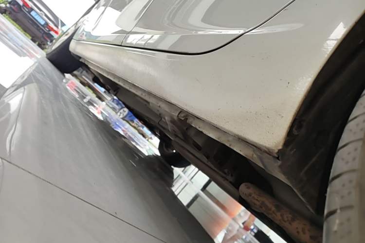 Used Buick Regal 2015 1.6T Elite Tech Model Left Side Sill