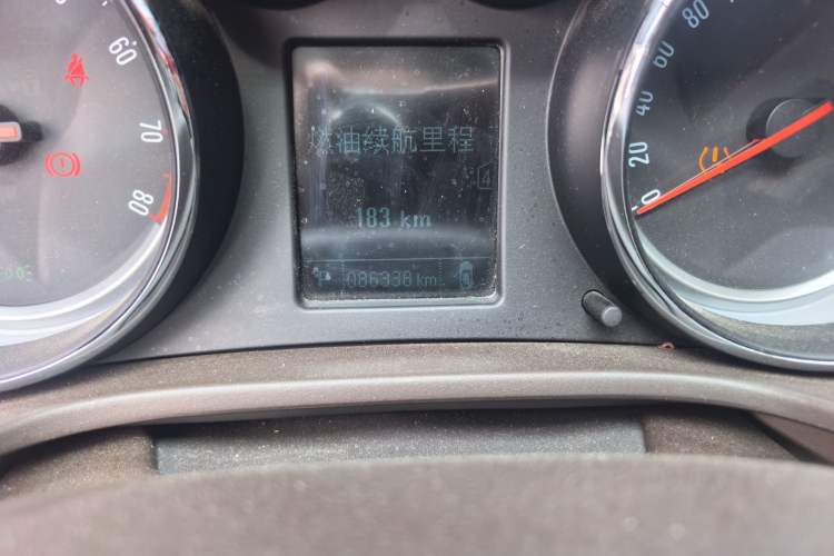 Used Buick Regal 2015 2.0L Leading Fashion Edition Odometer Close Up