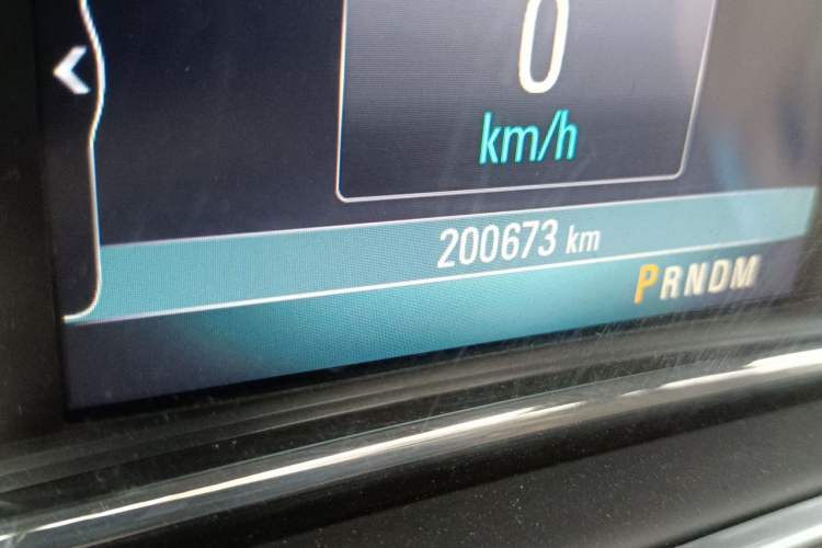 Used Buick Regal 2015 2.0L Elite Fashion Edition Odometer Close Up