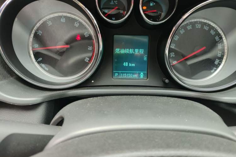 Used Buick Regal 2015 1.6T Leading Technology Model Odometer Close Up