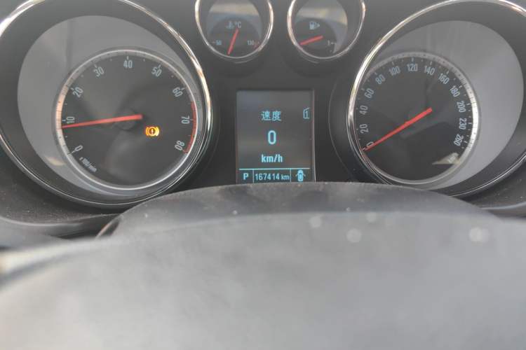 Used Buick Regal 2015 1.6T Leading Technology Model Odometer Close Up