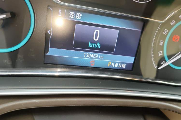 Used Buick Regal 2015 2.0L Elite Fashion Edition Odometer Close Up