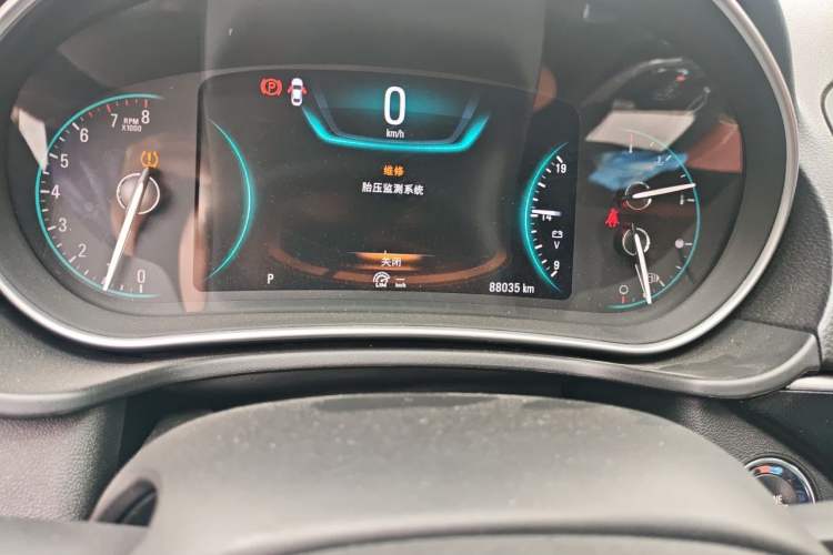 Used Buick Regal 2015 1.6T Elite Tech Model Odometer Close Up