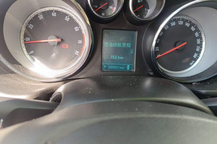 Used Buick Regal 2015 1.6T Leading Technology Model Odometer Close Up
