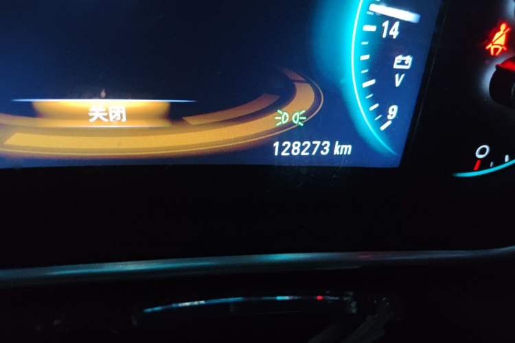 Used Buick Regal 2015 1.6T Elite Tech Model Odometer Close Up