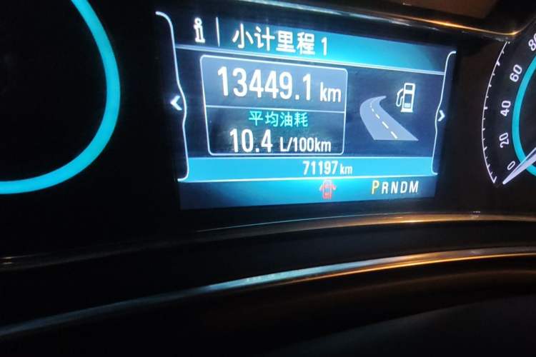 Used Buick Regal 2015 2.0L Elite Fashion Edition Odometer Close Up