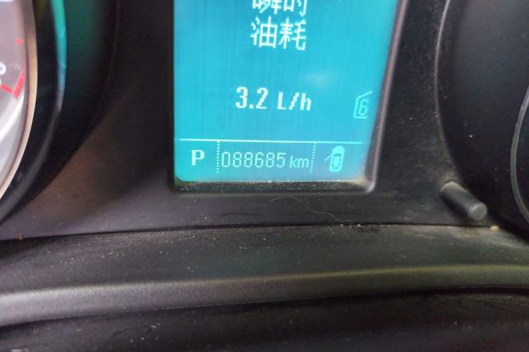 Used Buick Regal 2015 1.6T Leading Technology Model Odometer Close Up