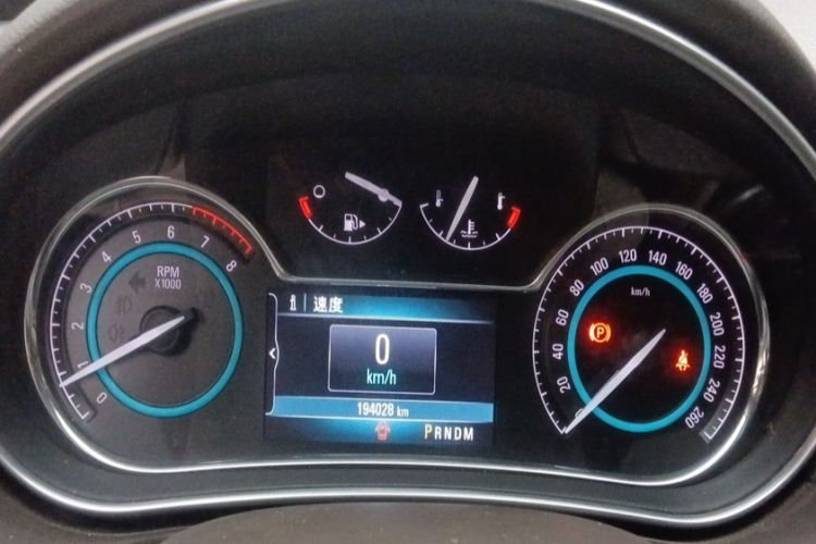 Used Buick Regal 2015 1.6T Fashion Tech Model Odometer Close Up