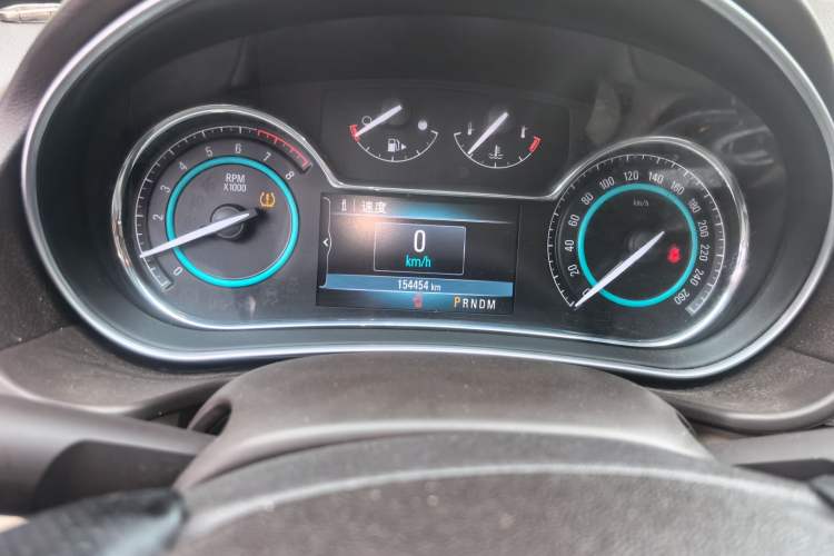 Used Buick Regal 2015 2.0L Elite Fashion Edition Odometer Close Up