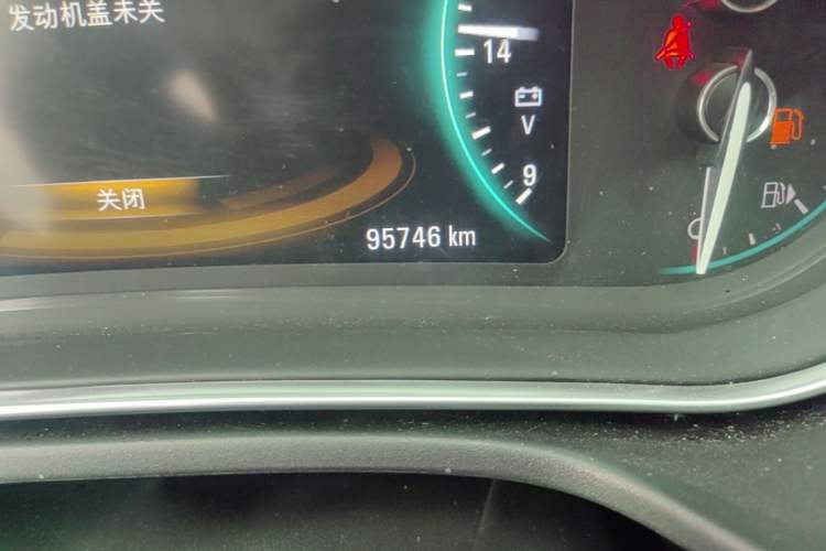Used Buick Regal 2015 1.6T Elite Tech Model Odometer Close Up