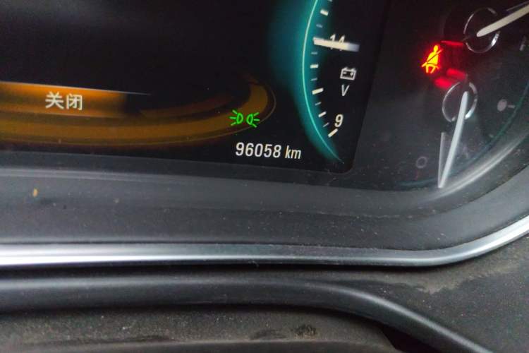Used Buick Regal 2015 1.6T Elite Tech Model Odometer Close Up