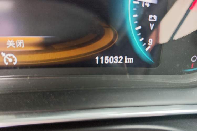 Used Buick Regal 2015 1.6T Elite Tech Model Odometer Close Up