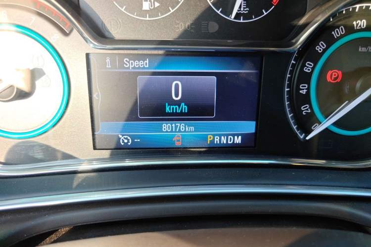 Used Buick Regal 2015 2.0L Elite Fashion Edition Odometer Close Up