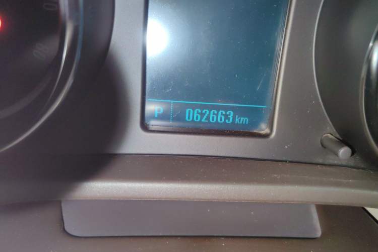 Used Buick Regal 2015 2.0L Leading Fashion Edition Odometer Close Up