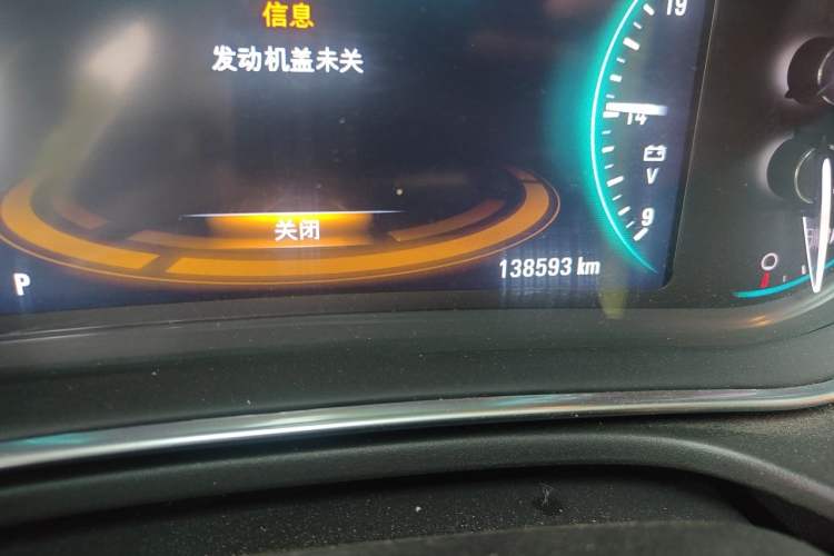 Used Buick Regal 2015 1.6T Elite Tech Model Odometer Close Up