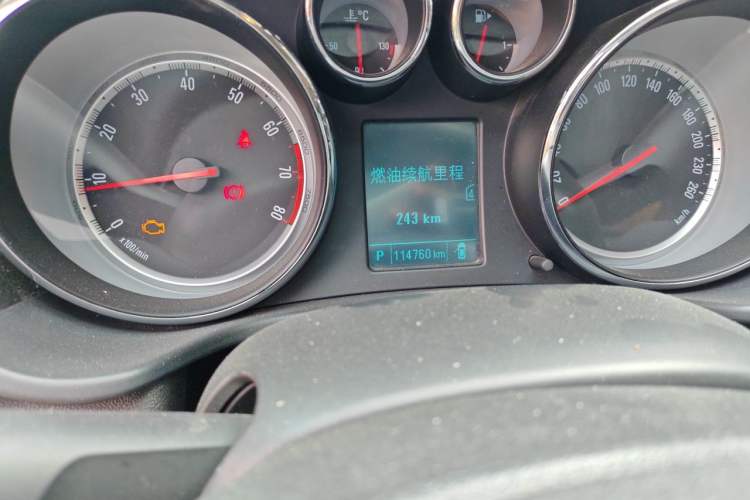 Used Buick Regal 2015 1.6T Leading Technology Model Odometer Close Up