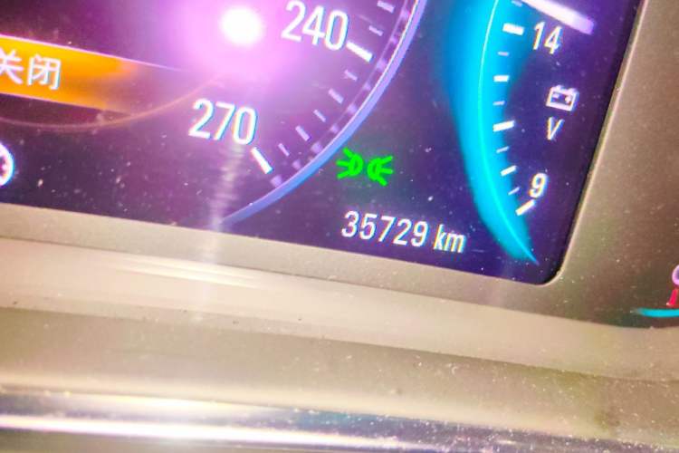 Used Buick Regal 2015 1.6T Elite Tech Model Odometer Close Up