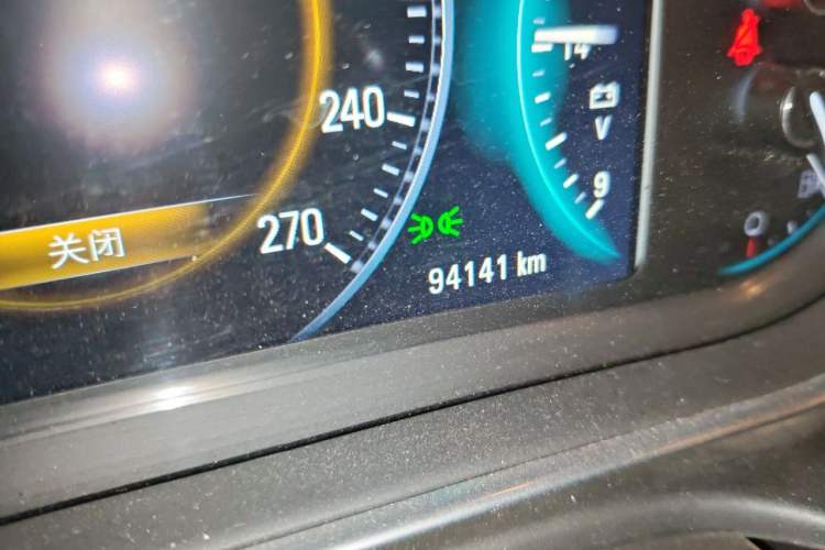 Used Buick Regal 2015 1.6T Elite Tech Model Odometer Close Up