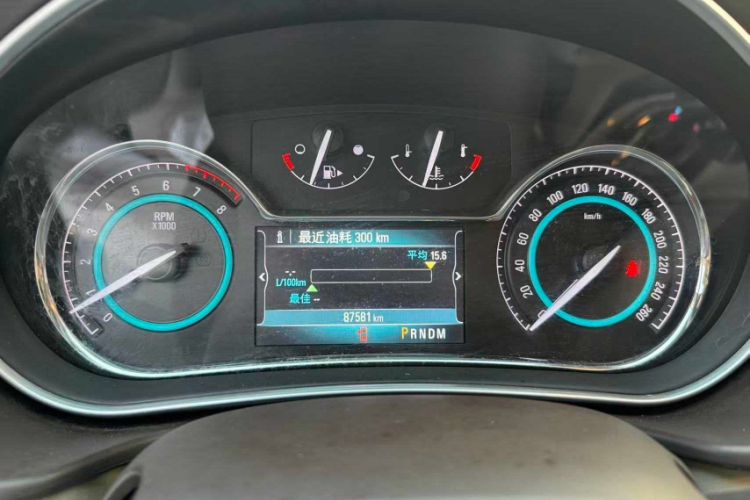 Used Buick Regal 2015 2.0L Elite Fashion Edition Odometer Close Up