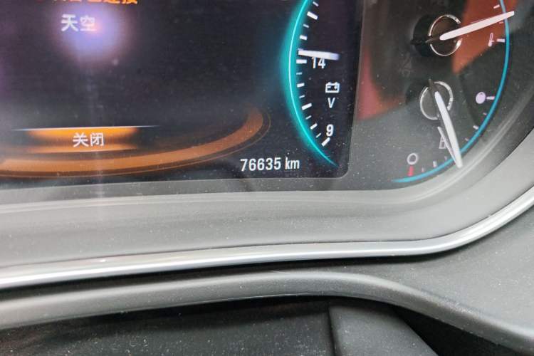 Used Buick Regal 2015 1.6T Elite Tech Model Odometer Close Up