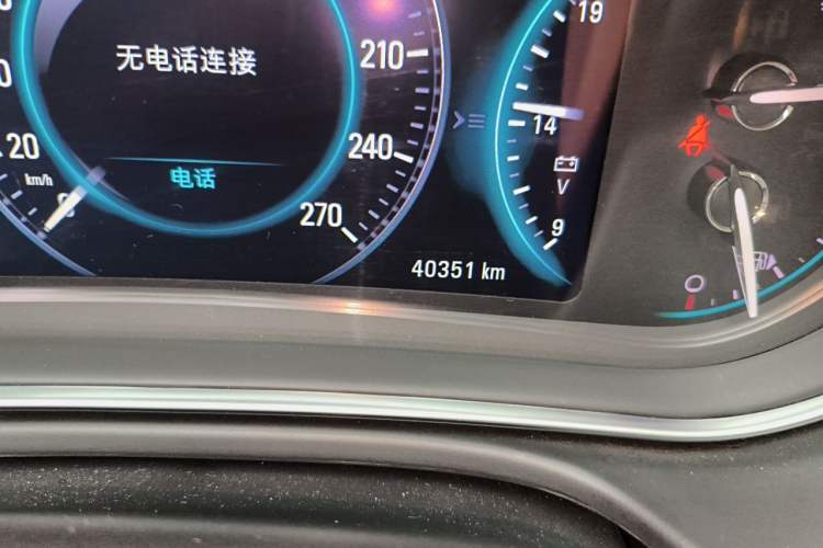 Used Buick Regal 2015 1.6T Elite Tech Model Odometer Close Up