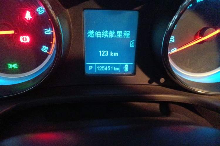 Used Buick Regal 2015 2.0L Leading Fashion Edition Odometer Close Up