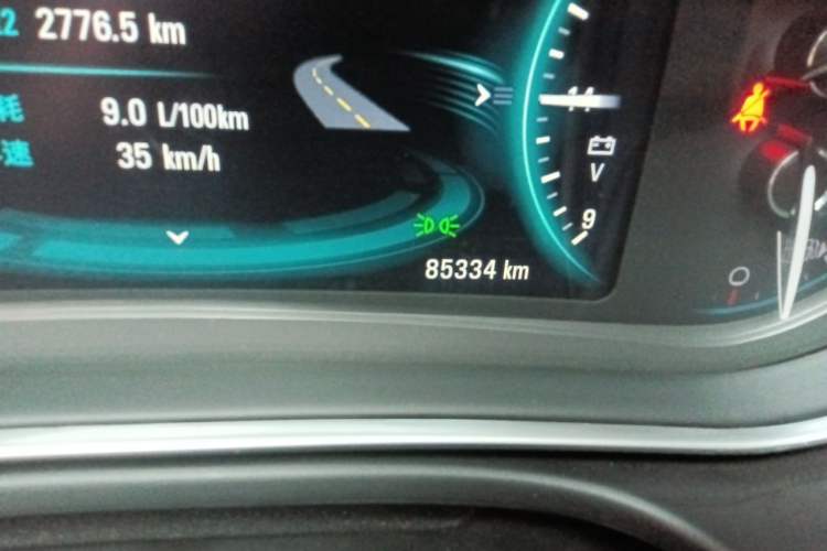 Used Buick Regal 2015 1.6T Elite Tech Model Odometer Close Up