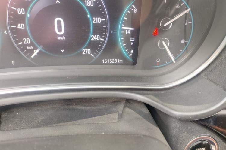 Used Buick Regal 2015 1.6T Elite Tech Model Odometer Close Up
