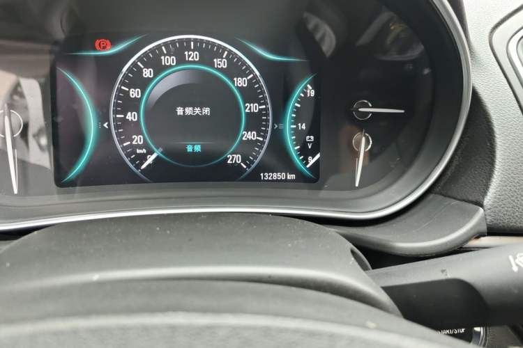 Used Buick Regal 2015 1.6T Elite Tech Model Odometer Close Up