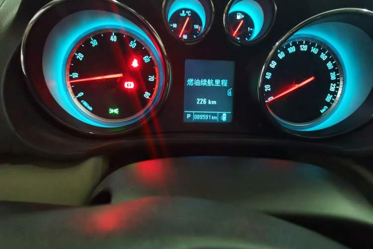 Used Buick Regal 2015 2.0L Leading Fashion Edition Odometer Close Up