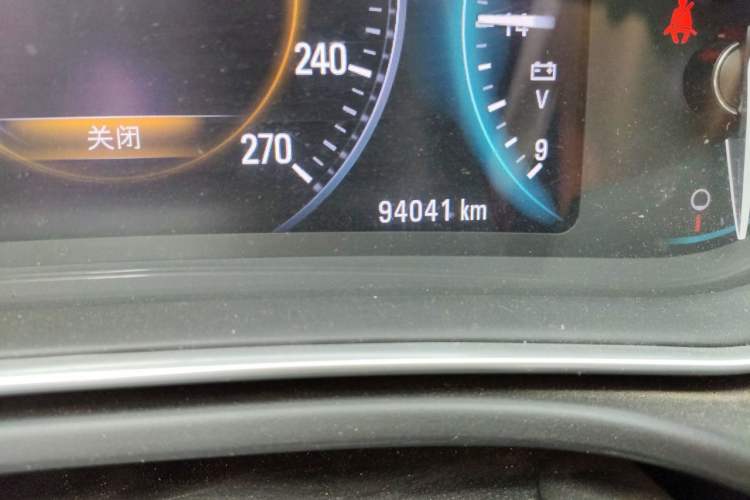Used Buick Regal 2015 1.6T Elite Tech Model Odometer Close Up