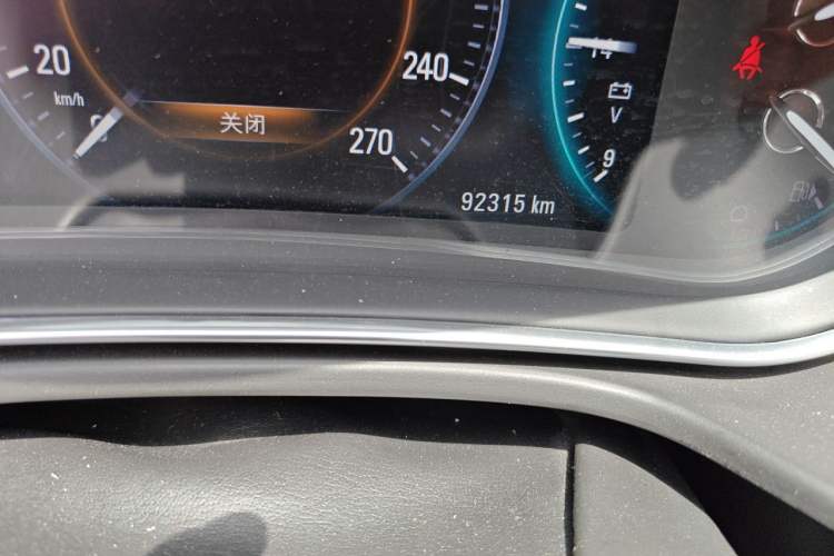 Used Buick Regal 2015 1.6T Elite Tech Model Odometer Close Up