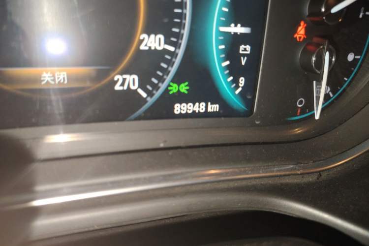 Used Buick Regal 2015 1.6T Elite Tech Model Odometer Close Up