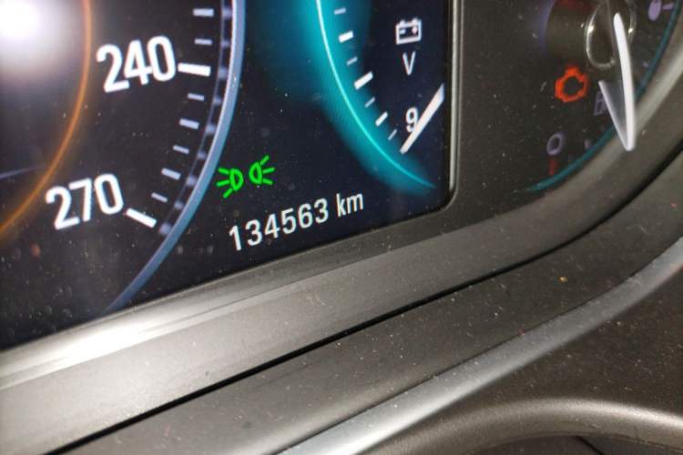 Used Buick Regal 2015 1.6T Elite Tech Model Odometer Close Up