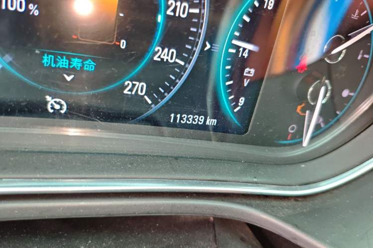 Used Buick Regal 2015 1.6T Elite Tech Model Odometer Close Up