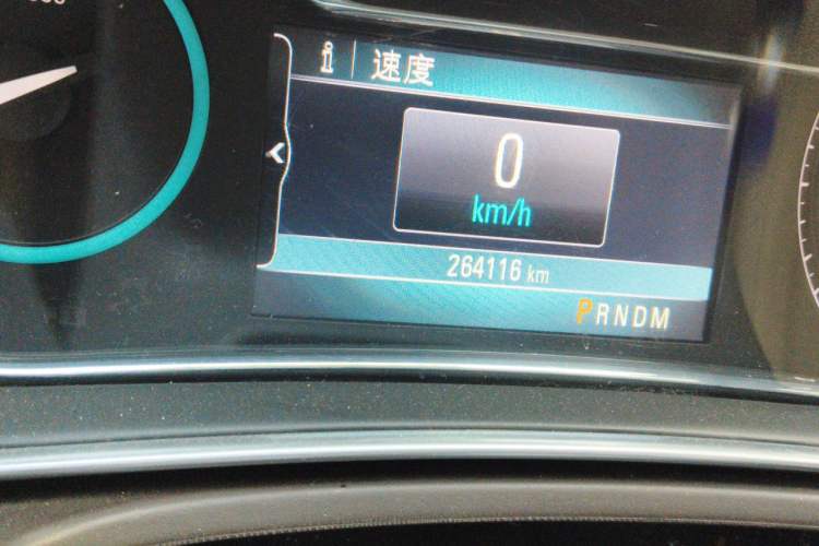 Used Buick Regal 2015 2.0L Elite Fashion Edition Odometer Close Up