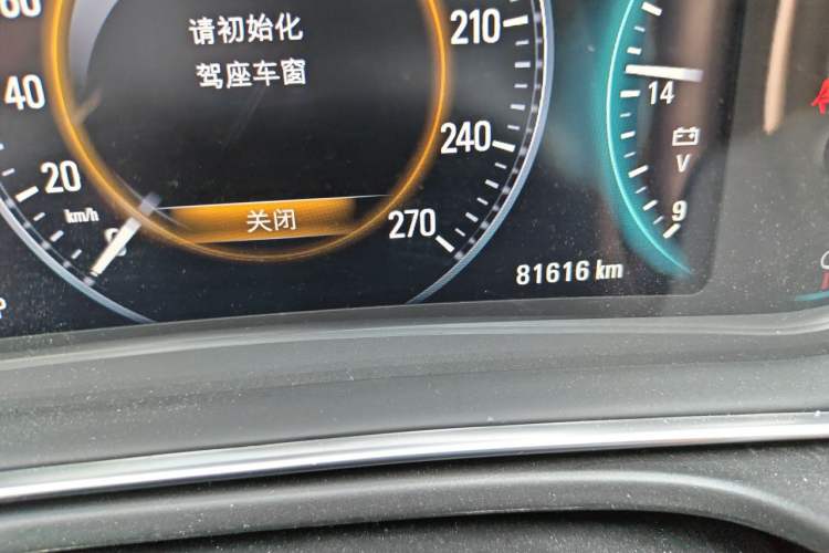 Used Buick Regal 2015 1.6T Elite Tech Model Odometer Close Up