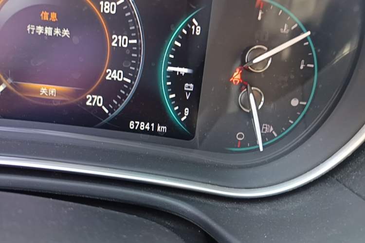 Used Buick Regal 2015 1.6T Elite Tech Model Odometer Close Up