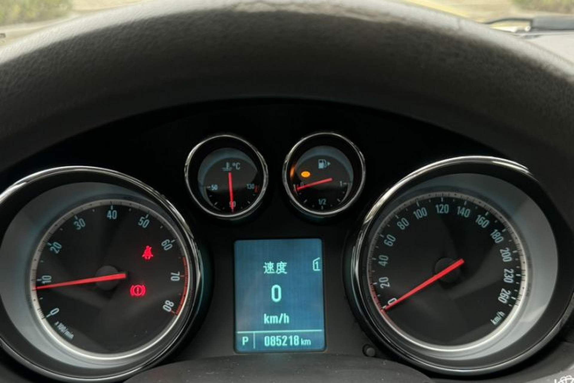 Used Buick Regal 2015 1.6T Leading Technology Model Odometer Close Up