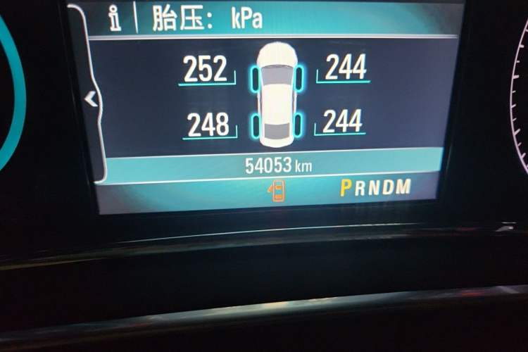 Used Buick Regal 2015 2.0L Elite Fashion Edition Odometer Close Up
