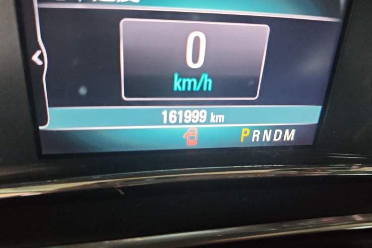 Used Buick Regal 2015 2.0L Elite Fashion Edition Odometer Close Up